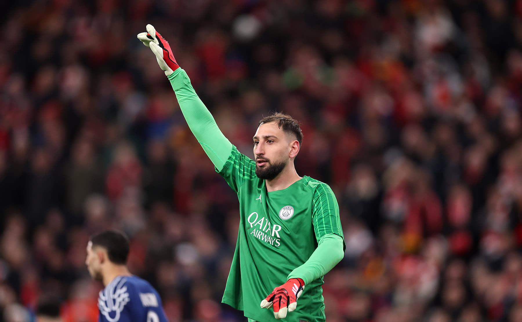 PSG nhận cảnh báo về việc từ bỏ mục tiêu của Milan và Man Utd sau tuyên bố liên quan Gianluigi Donnarumma