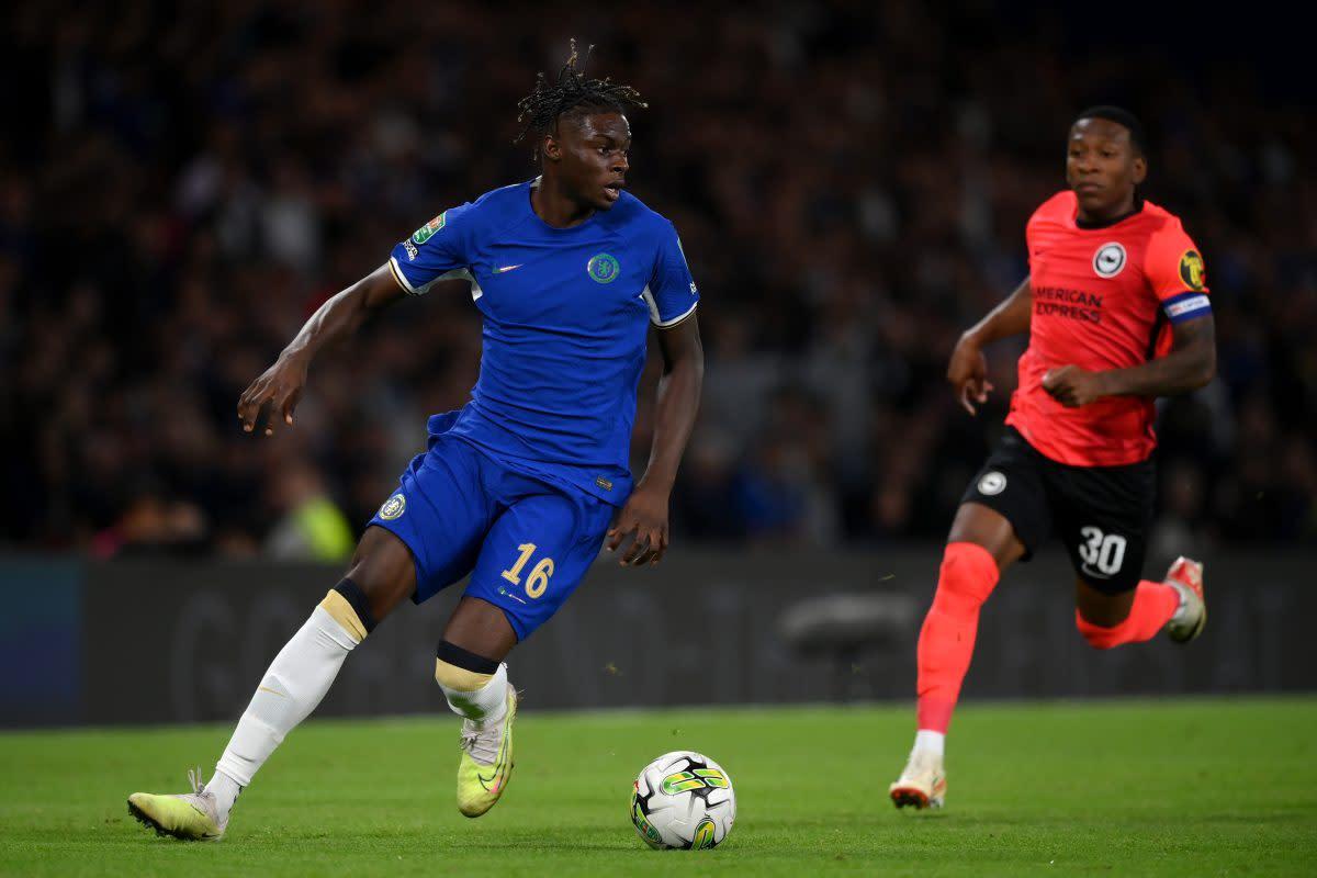 Chính thức | Burnley chiêu mộ Lesley Ugochukwu từ Chelsea
