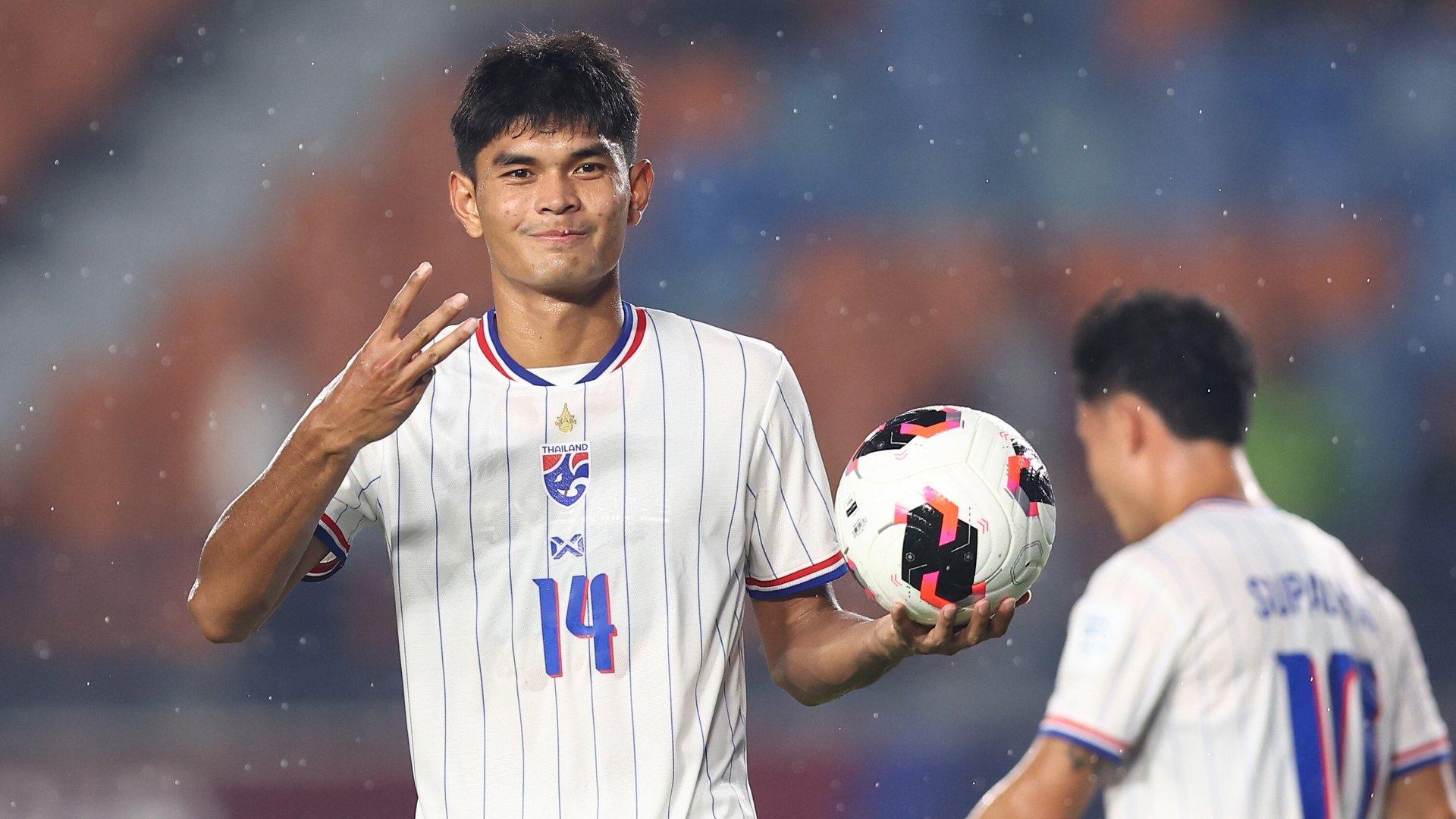 Thái Lan hủy diệt Pakistan 4-0, chiếm ngôi đầu bảng B