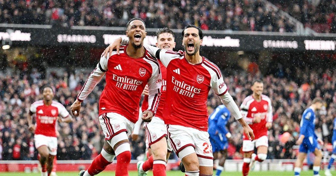 Ezri Konsa mở điểm và thế trận áp đảo của Arsenal
